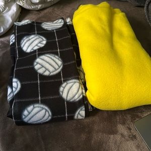 Felt cloth approx- 6 feet by 6 feet? I haven’t measure it